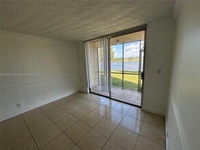 8710 N Sherman Cir in Miramar, FL - Building Photo - Building Photo
