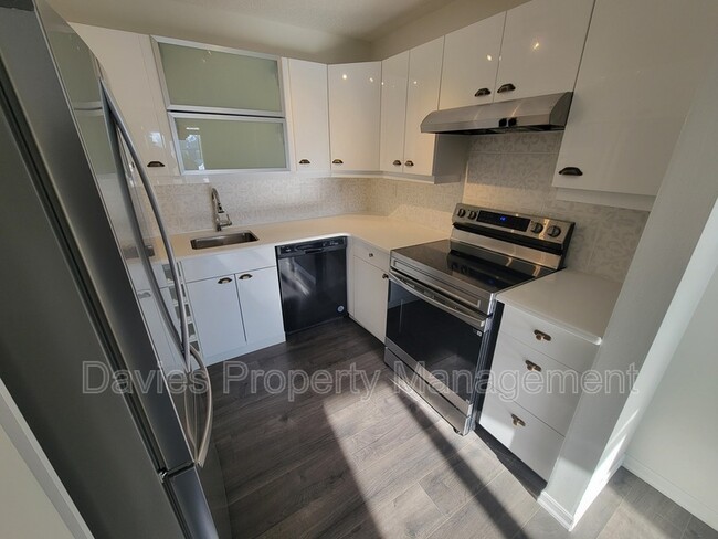 9138-9183 83 Ave NW in Edmonton, AB - Building Photo - Building Photo