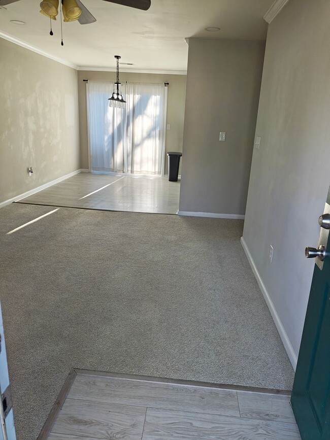 714 Woodfin Rd in Newport News, VA - Foto de edificio - Building Photo