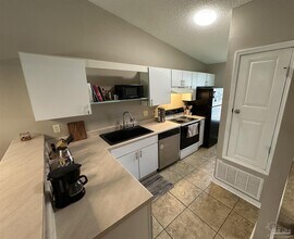 303 Loveland Cir in Pensacola, FL - Building Photo - Building Photo