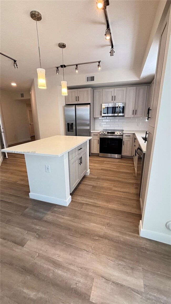 8894 NW 44th St in Sunrise, FL - Building Photo - Building Photo