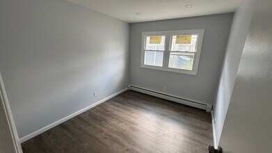 627 Avenue E, Unit Floor 2 in Bayonne, NJ - Foto de edificio - Building Photo