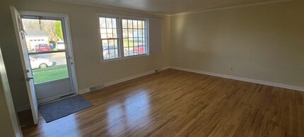 328 Bradley Rd in Dover, DE - Foto de edificio - Building Photo