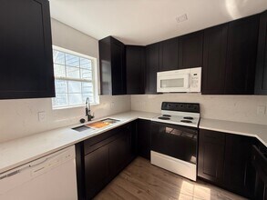 1100 Pineland Ave in Hinesville, GA - Foto de edificio - Building Photo