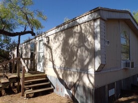 919 Austin St in Kingsland, TX - Building Photo