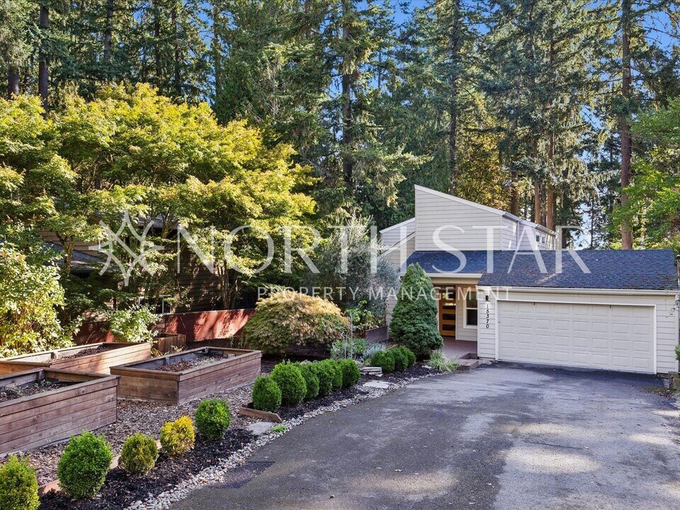 15370 Quarry Rd in Lake Oswego, OR - Building Photo