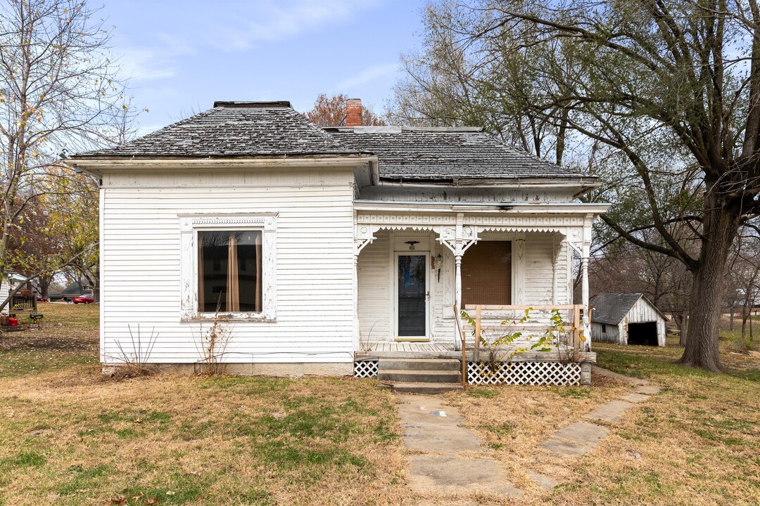 309 W Samuel St in Hamilton, MO - Foto de edificio