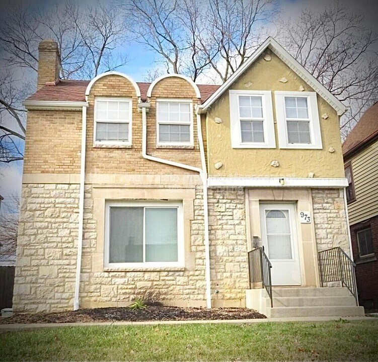 973 Kelton Ave in Columbus, OH - Building Photo