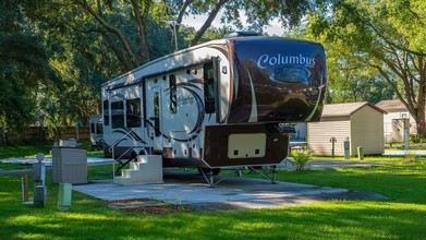 Lakeland RV Resort in Lakeland, FL - Foto de edificio - Building Photo