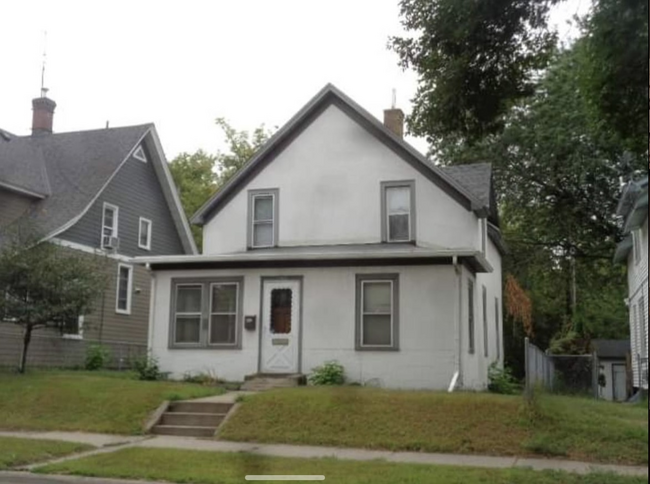 1202 Buchanan St NE, Unit Lower Level of Duplex