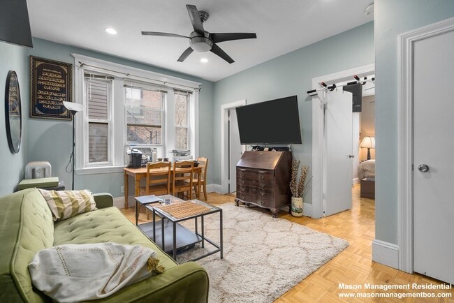56 Park Vale Ave, Unit 12 in Boston, MA - Foto de edificio - Building Photo