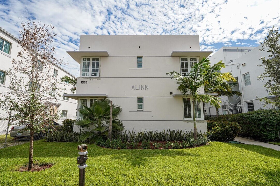 1519 Pennsylvania Ave in Miami Beach, FL - Building Photo