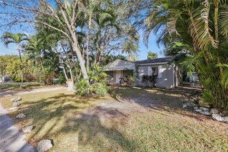 5111 SW 73rd Terrace in Miami, FL - Building Photo - Building Photo