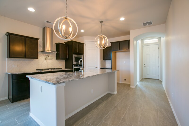 355 Adeline Ave in Los Lunas, NM - Building Photo