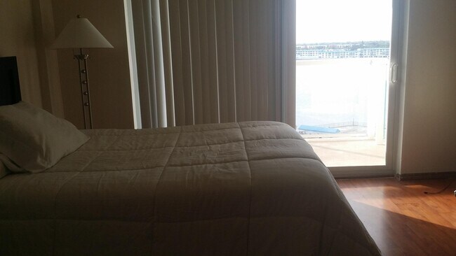 1351 NE Miami Gardens Dr-Unit -502e in Miami, FL - Building Photo - Building Photo