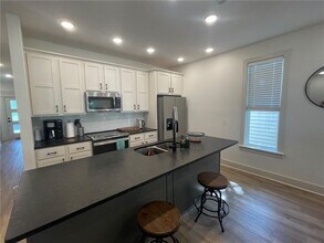 606 W Maple St in Rogers, AR - Building Photo - Building Photo