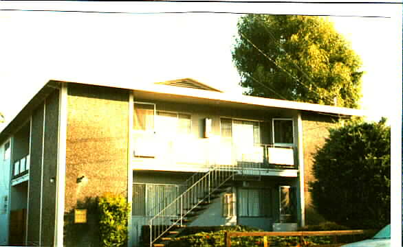 1525 Gordon St in Redwood City, CA - Building Photo - Building Photo