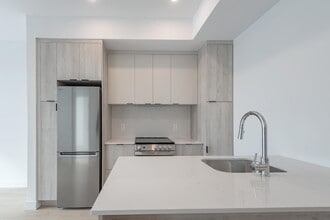 5775 Maisonneuve Blvd W in Montréal, QC - Building Photo - Building Photo