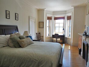 196 Central St, Unit 1C in Somerville, MA - Building Photo - Building Photo