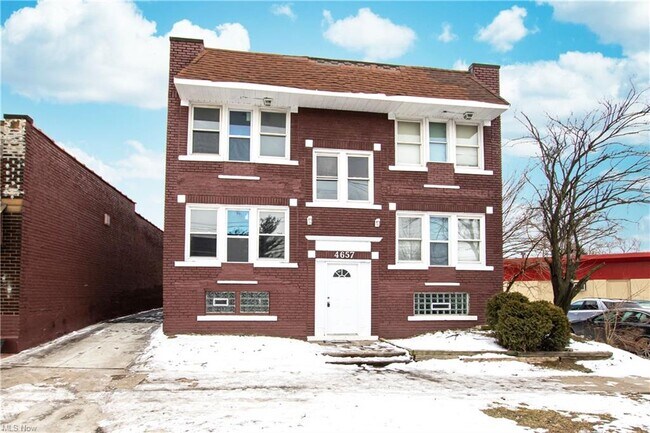 4657 Warner Rd-Unit -2 in Garfield Heights, OH - Building Photo - Building Photo