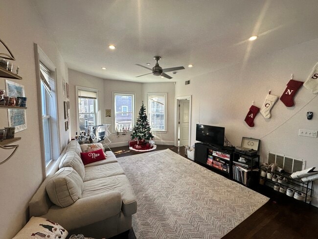 9 Oswald St, Unit 2 in Boston, MA - Building Photo - Building Photo