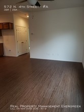 572 N 4th St-Unit -#A in Porterville, CA - Foto de edificio - Building Photo
