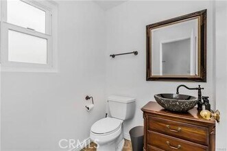 323 S Broadway in Redondo Beach, CA - Building Photo - Building Photo