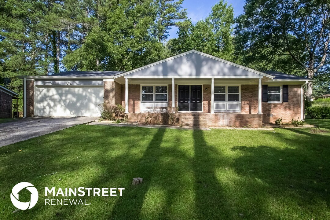 6207 Newberry Ln in Riverdale, GA - Foto de edificio