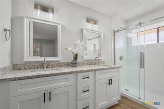 101 N Kings Canyon Dr in Cedar Park, TX - Building Photo - Building Photo