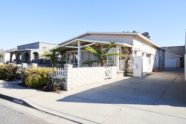 606 E Realty St, Unit 606 1-2 in Carson, CA - Building Photo - Building Photo