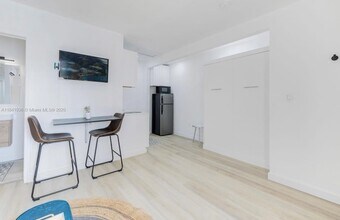 421 75th St, Unit 3 in Miami Beach, FL - Building Photo - Building Photo