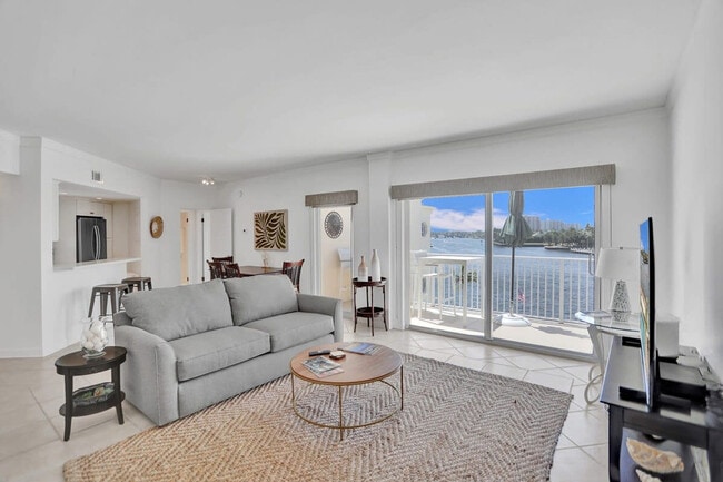 property at 2908 Bayshore Dr