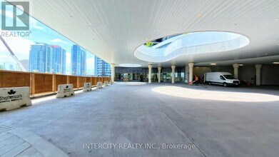 5105-5105 Hurontario St in Mississauga, ON - Building Photo - Building Photo