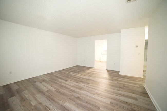 3307 Pershing St, Unit 2 in Kissimmee, FL - Building Photo - Building Photo