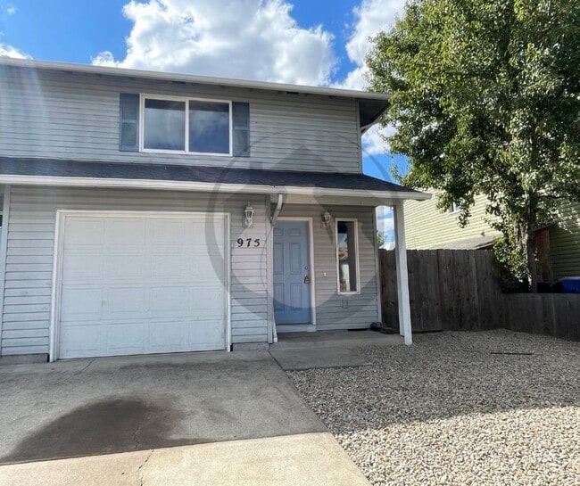 property at 971-975-975 Charter Pl NE