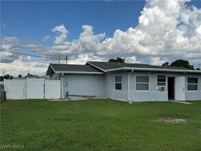 2328 Country Club Blvd in Cape Coral, FL - Building Photo - Building Photo