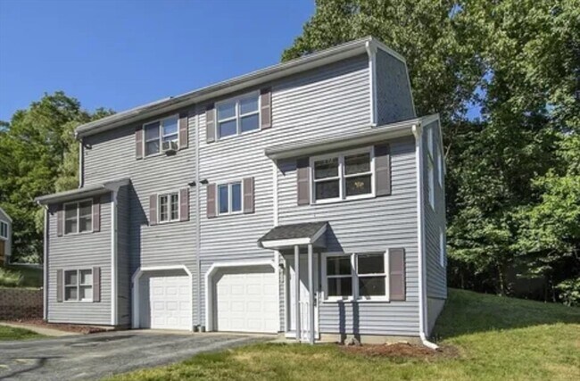 35 B Gates Rd in Worcester, MA - Building Photo - Building Photo