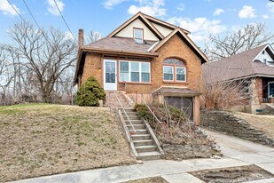 4056 Vinedale Ave in Cincinnati, OH - Building Photo
