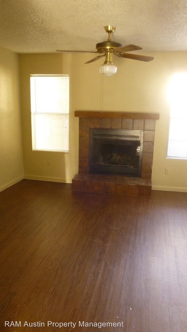 8704 Schick Rd in Austin, TX - Building Photo - Building Photo
