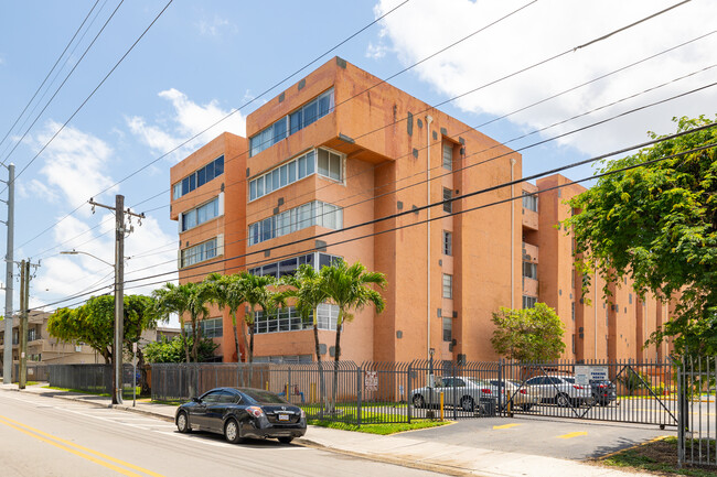 750 NW 43rd Ave in Miami, FL - Foto de edificio - Building Photo