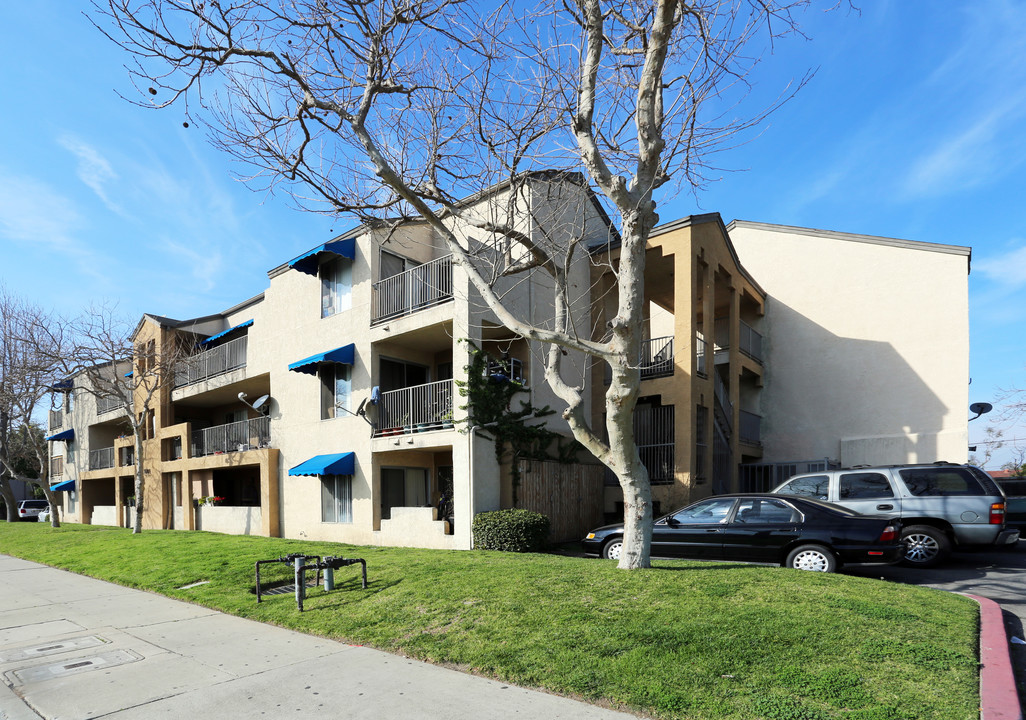 Villa Sonata Apartments in Santa Ana, CA - Building Photo