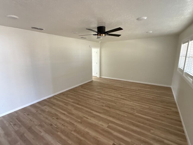 303 W 16th St in Portales, NM - Building Photo - Building Photo