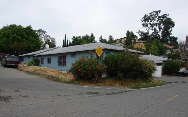 203-207 Hillside Ter in Vista, CA - Building Photo - Building Photo