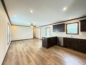 38110 Versailles St in Clinton Township, MI - Building Photo - Building Photo