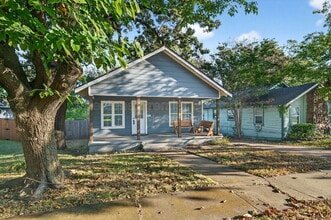 1129 W Owings St in Denison, TX - Building Photo - Building Photo