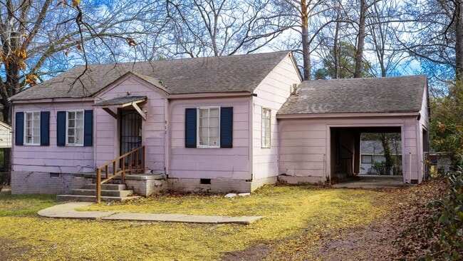 property at 912 Lindsey Dr
