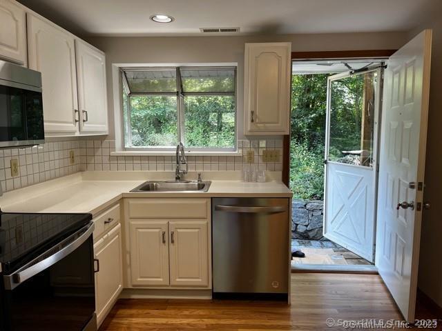 property at 21 Hollow Tree Rd