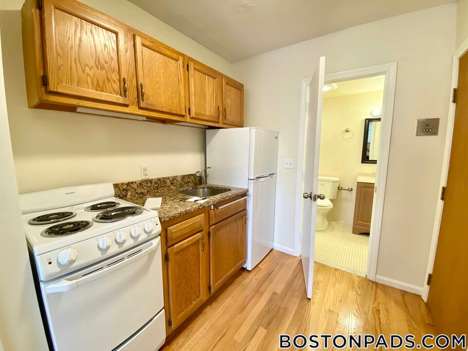 8 Wait St in Roxbury Crossing, MA - Building Photo