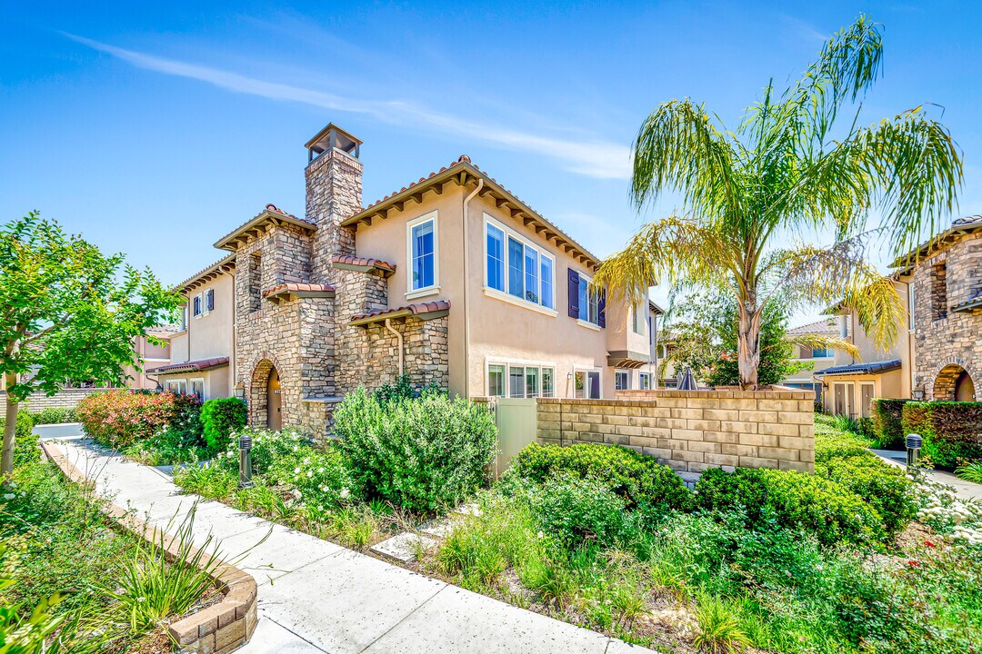 23904 Calle del Sol Dr in Santa Clarita, CA - Building Photo