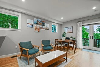 8 Greenleaf Ave, Unit 8 Greenleaf Ave Medford in Medford, MA - Foto de edificio - Building Photo